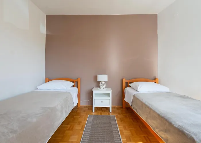 Maraska Park Apartament *