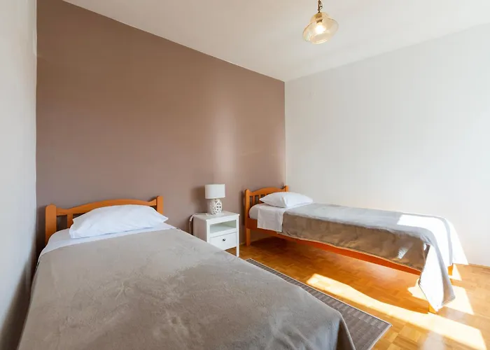 Maraska Park Apartament *